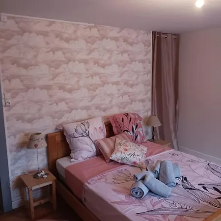 La Cachette De La Vallee Apartment *